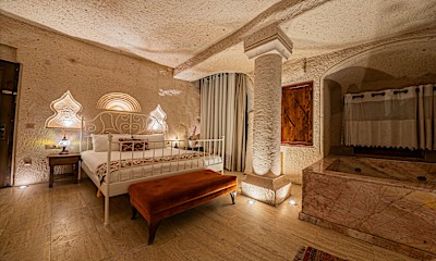 Deluxe Cave Room